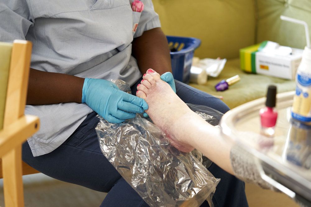 Med et plejeløfte skal nyuddannede sosu-hjælpere og sosu-assistenter give hånd på, at de vil udføre deres job med værdighed, medmenneskelighed og faglig stolthed. (Arkivfoto)