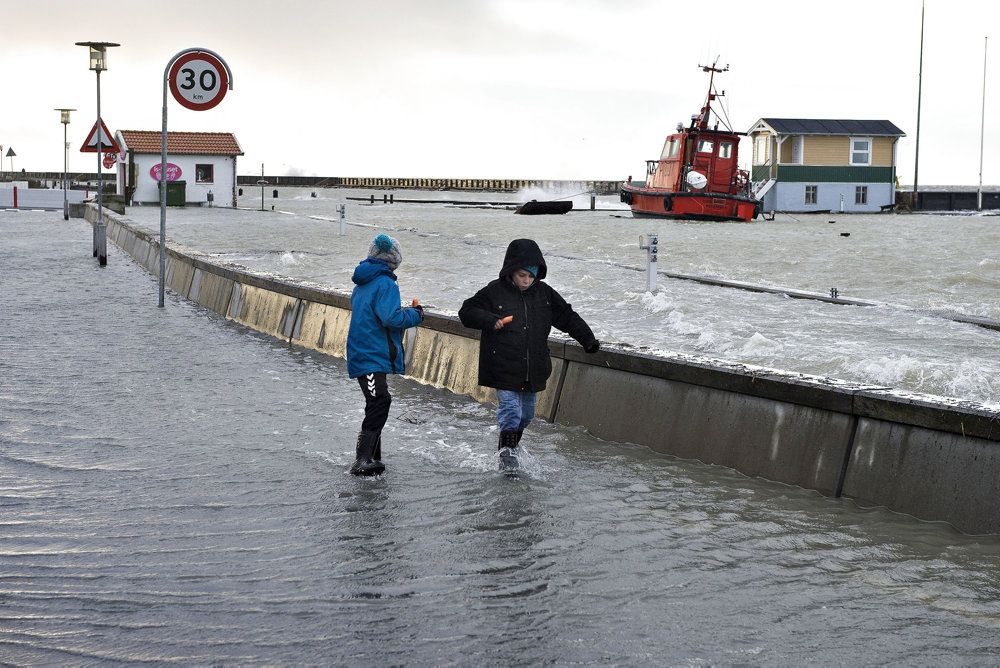 Stadigt mere hyppige oversvømmelser kræver handling og har øget kommunernes engagement i en aktiv klimaindsats (Arkivfoto)