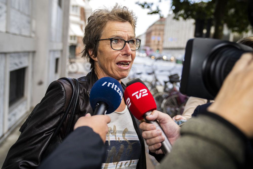 Formand Grete Christensen opfordrer igen medlemmerne af Dansk Sygeplejeråd til at droppe arbejdsnedlæggelserne. Her ses hun i august efter et møde i Beskæftigelsesministeriet. (Arkivfoto)