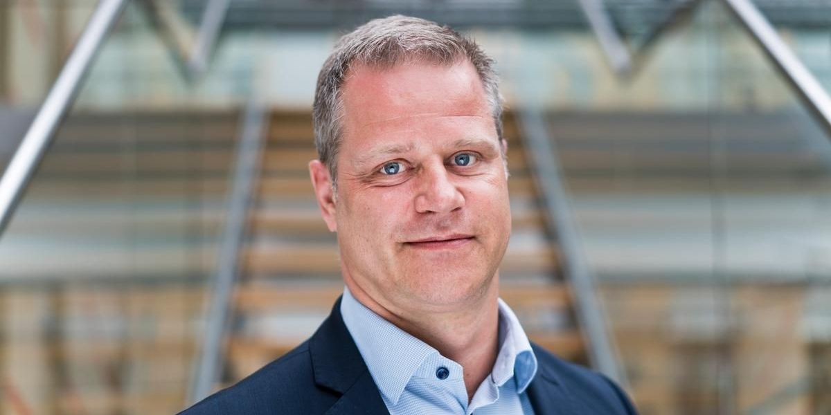 "Politikerne på Christiansborg har over de seneste 10 års tid har skabt et bureaukratisk og rigidt 'monster'", lyder det fra kommunaldirektør i Ballerup, Eik Møller. Han er træt af kritikken af jobcentrene.