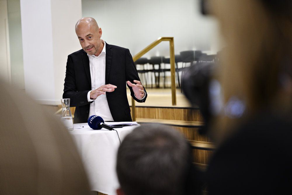 Med en effektiv epidemikontrol og stor tilslutning til vaccinerne er vi nu nået dertil, hvor vi kan fjerne den automatiske nedlukningsmodel, fortæller sundhedsminister Magnus Heunicke.
