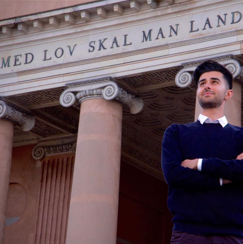 Søndag aften blev Hussain Ali, byrådskandidat for Det Konservative Folkeparti i København, chikaneret og truet af tre unge drenge ved Vanløse Station. Han har delt en video af episoden, og det skaber debat.