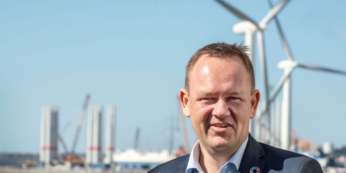 Vil det hjælpe erhvervslivet i Esbjerg, hvis der i kommunalbestyrelsen kommer et decideret erhvervsudvalg? Ja, mener to lokalpolitikere, men borgmester Jesper Frost Rasmussen (V) tøver.