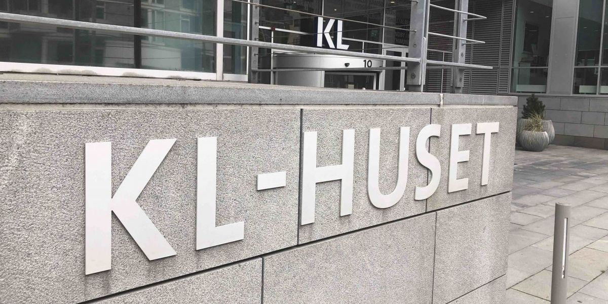 KL har ifølge NB-Økonomis oplysninger afvist at udarbejde analyse med anbefaling af, hvor stor en serviceramme de enkelte kommuner bør have. En god forklaring er formentligt, at forskellige analyser giver vidt forskellige svar på det spørgsmål.