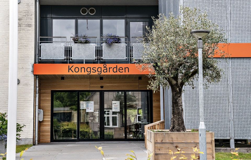 Østjyllands Politi får nu fingre i de uredigerede optagelser i forbindelse med efterforskningen af to sager om svigt på to plejehjem.