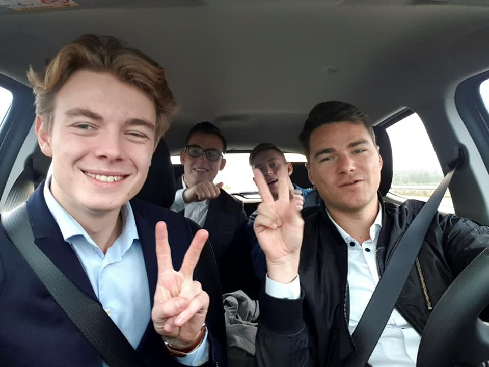 23-årige Mads Hartlev Jansen (forrest til venstre) stiller op til KV21 i Vejle Kommune som en af få unge.