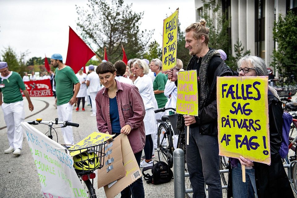 Det er uden fortilfælde, at arbejdsnedlæggelser på den måde spreder sig til andre faggrupper, siger arbejdsmarkedsforsker.