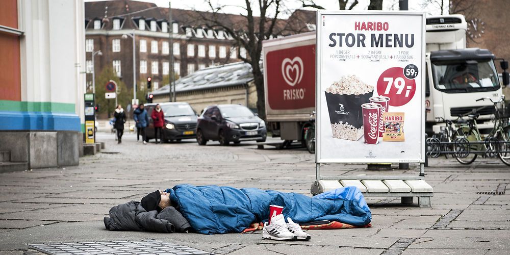 Kommunerne skal i fremtiden motiveres til at sikre hjemløse en bolig frem for blot et langvarigt ophold på et herberg.