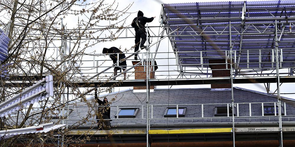 Der har været godt gang i byggeriet under coronakrisen, men antallet af beskæftigede i bygge- og anlægsbranchen ser nu ud til at være stagneret på et højt niveau.
