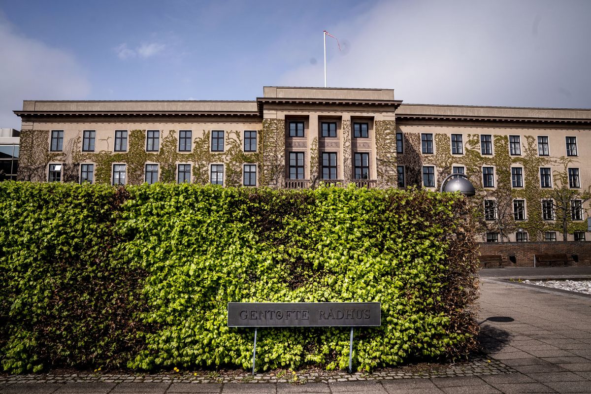 Der skal helst flere kvinder ind i kommunalbestyrelserne som her på rådhuset i Gentofte. Men de skal vælges for deres kompetencer - ikke deres køn, mener Malene Brandt (K).