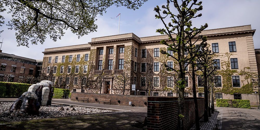 Blandt andet her på rådhuset i Gentofte Kommune venter man stadig på svar på, hvor meget man kan hæve skatten i 2022 uden der medfølger en statslig sanktion. Kommunerne skulle ellers have fået svar senest i går.