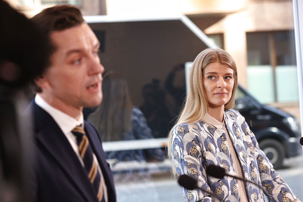 Indenrigs- og boligminister Kaare Dybvad Bek (S) og kulturminister Ane Halsboe-Jørgensen (S) præsenterer regeringens boligudspil i København tirsdag.