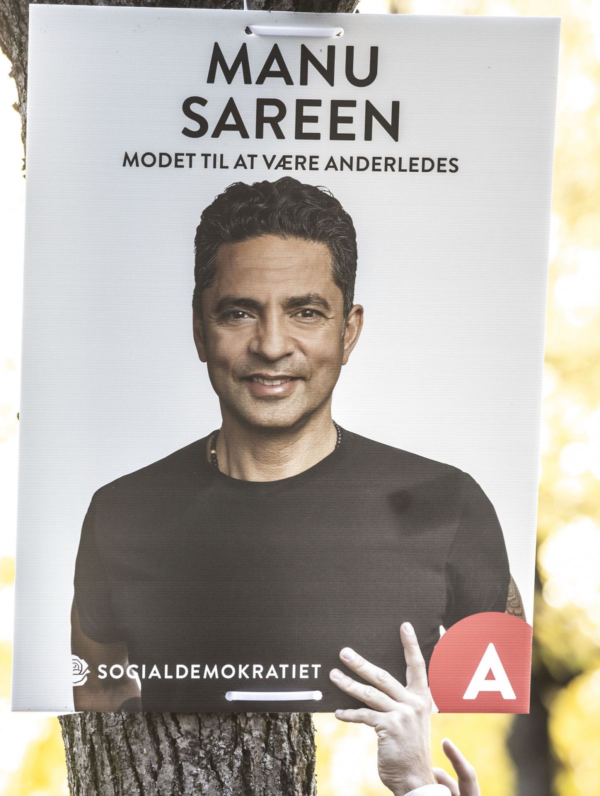 Tidligere minister Manu Sareen (S) er en blandt hele seks kendisser, som stiller op på Frederiksberg. 