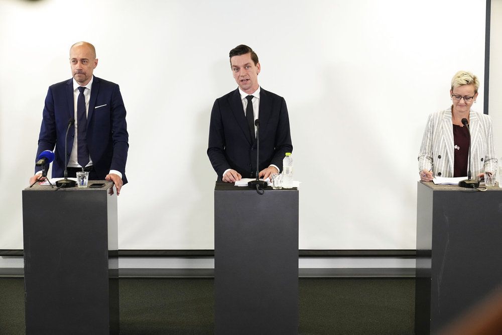 Indenrigs- og boligminister Kaare Dybvad Bek, sundhedsminister Magnus Heunicke og børne- og undervisningsminister Pernille Rosenkrantz-Theil præsenterer regeringens udspil "Tættere på II – Sundhed, uddannelse og lokal udvikling" på et pressemøde på Nordsjællands Hospital i Frederikssund.
