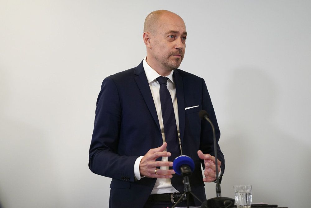 Sundhedsminister Magnus Heunicke har onsdag løftet lidt af sløret for regeringens planer for sundhedsvæsnet. 13-20 nærhospitaler skal placeres rundt om i landet og varetage kontrolbesøg og de mere simple undersøgelser såsom røntgenbilleder og blodprøver. Det hele præsenteres i et sundhedsudspil senere på året, siger Heunicke onsdag.