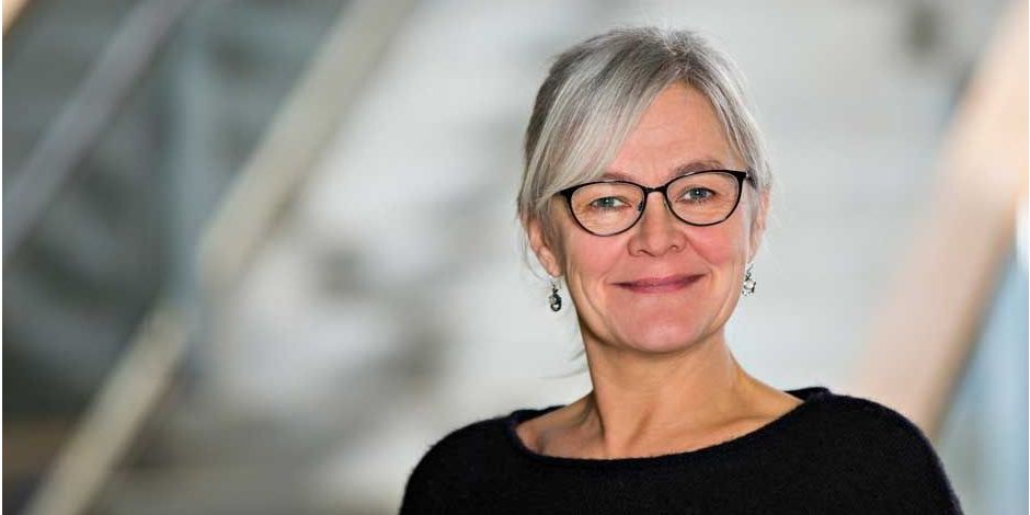 En helhedslov, der skulle give mulighed for bedre samarbejde om borgere med komplekse problemer på tværs af forvaltninger, er nu - igen - udskudt i et år. Men der er akut brug for loven, skriver lektor ved VIA University College, Edda Luth.