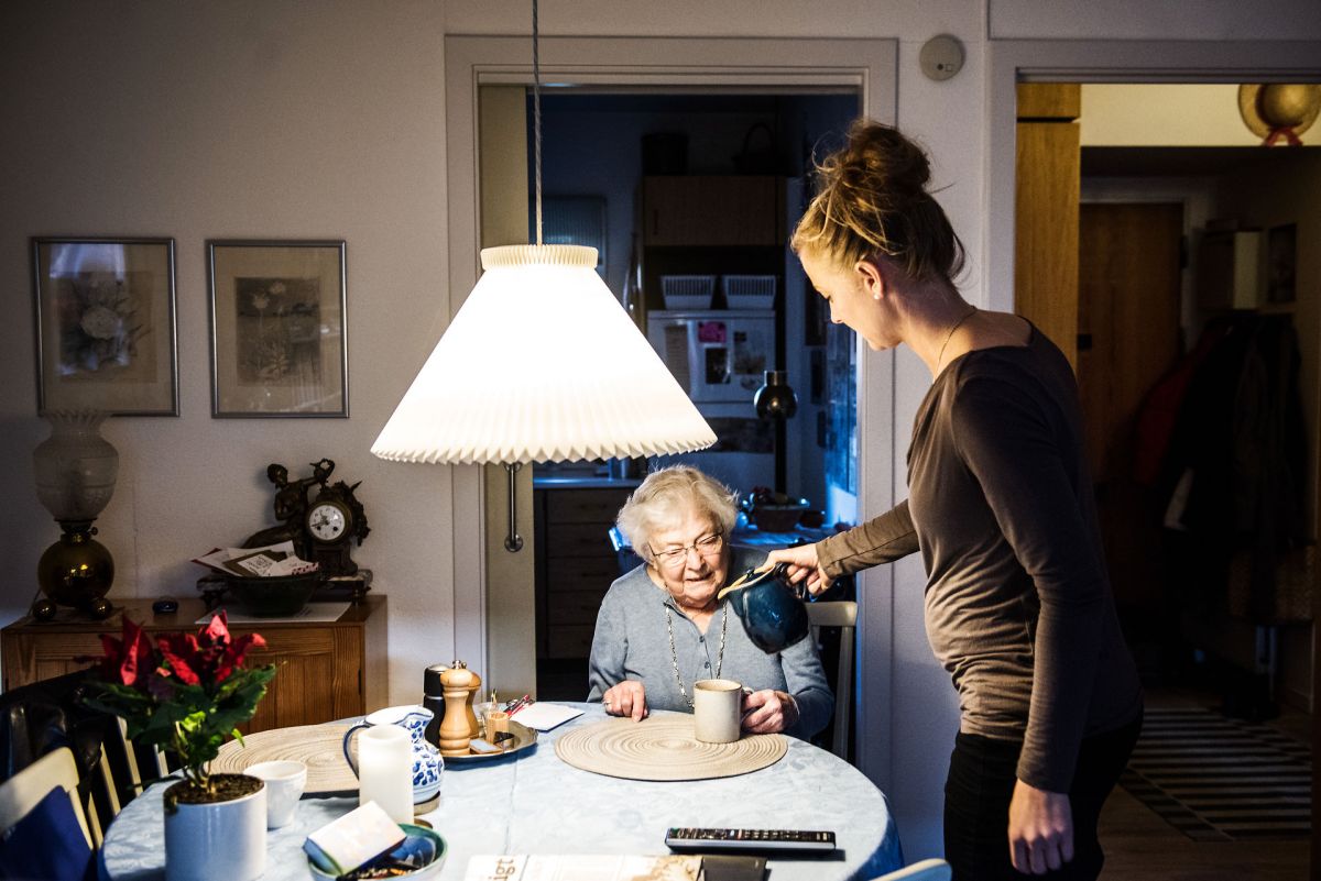 Aarhus Kommune skriver i en pressemeddelelse, at kommunen overtager de opgaver, som Berit's Hjemmepleje er påbudt at stoppe fra fredag middag.