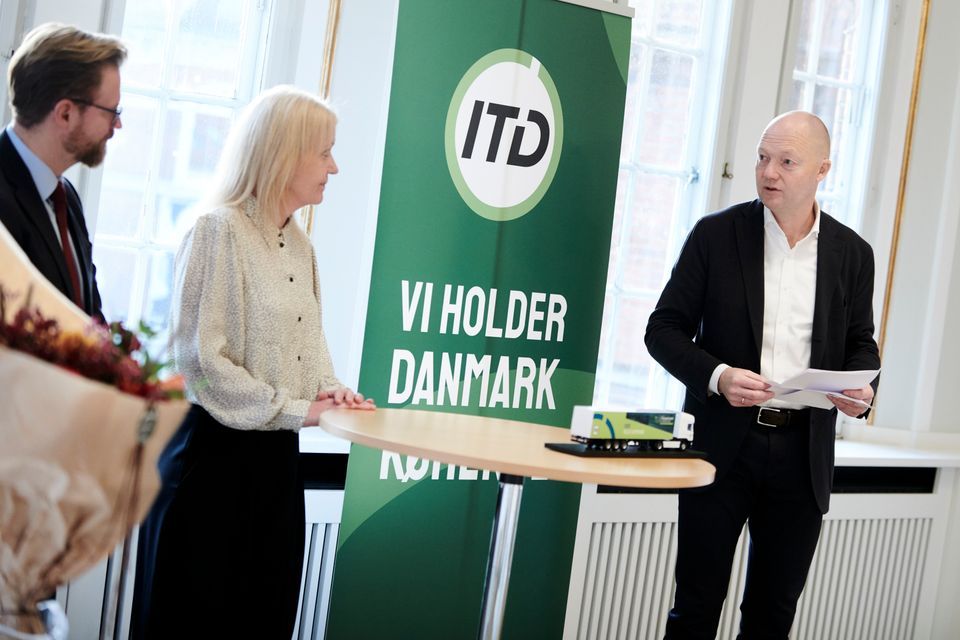 Transportminister Benny Engelbrecht, ITD's administrerende direktør Carina Christensen og Vejles borgmester Jens Ejner Christensen var alle til stede, da Vejle Kommune her til morgen blev kåret som Årets Transportkommune.