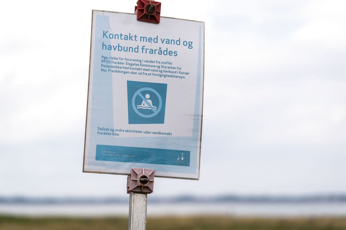 I 11 år udledte Falck vand forurenet med giftige fluorstoffer i naturen i Esbjerg. Da det ophørte, begyndte en ny forurening, som Esbjerg Kommune har ladet fortsætte.