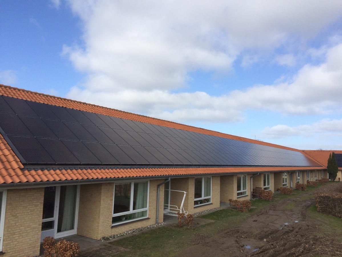 Solpaneler som de her er med til at sikre, at Sønderborg Kommune som virksomhed viser flotte resultater i forhold til CO2-udslip.