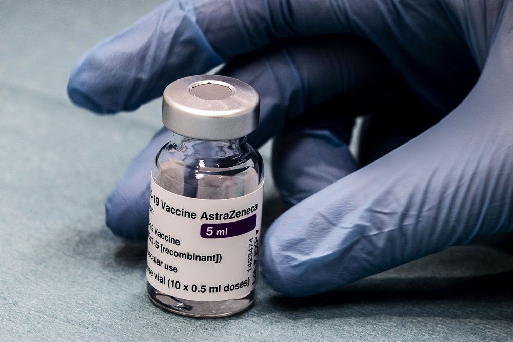 Omkring 145.000 borgere har fået et stik med en vaccine fra AstraZeneca og derefter en mRNA-vaccine. De tilbydes nu et tredje stik for lettere at kunne rejse.