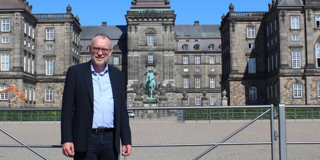 NB-Mediers chefredaktør Arne Ullum efterlyser, at regering og Folketing griber ind over for den truende mangel på arbejdskraft i store dele af landet.