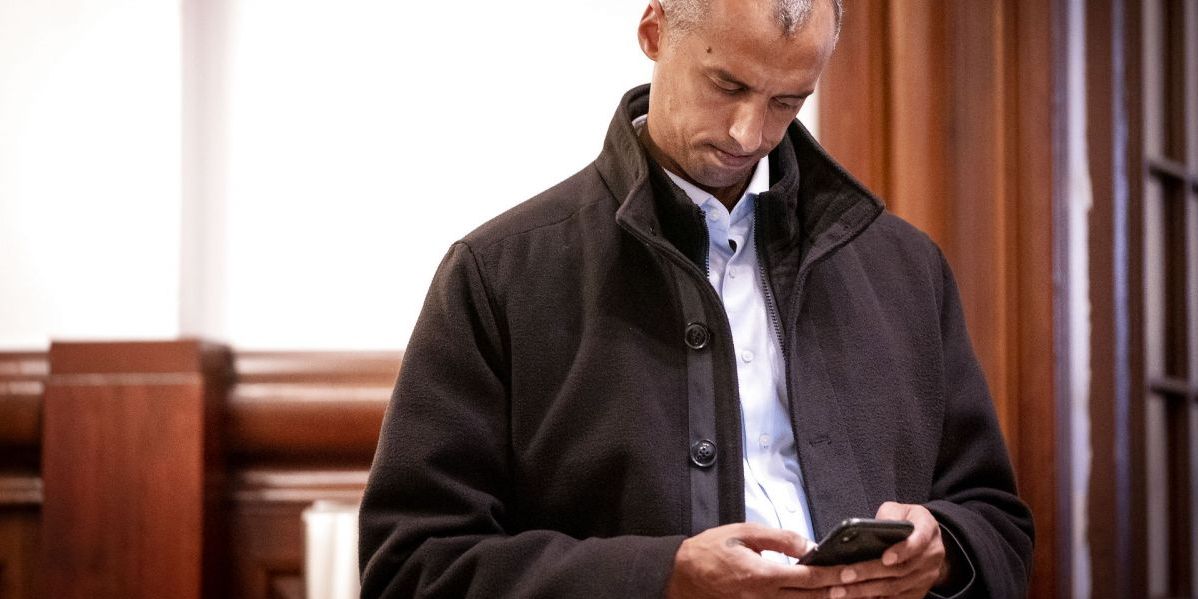 Er coronapasset i orden? Det spørgsmål kan medarbejdere måske snart blive mødt med. I hvert fald er fungerende beskæftigelsesminister Mattias Tesfaye (S) villig til at overveje det.