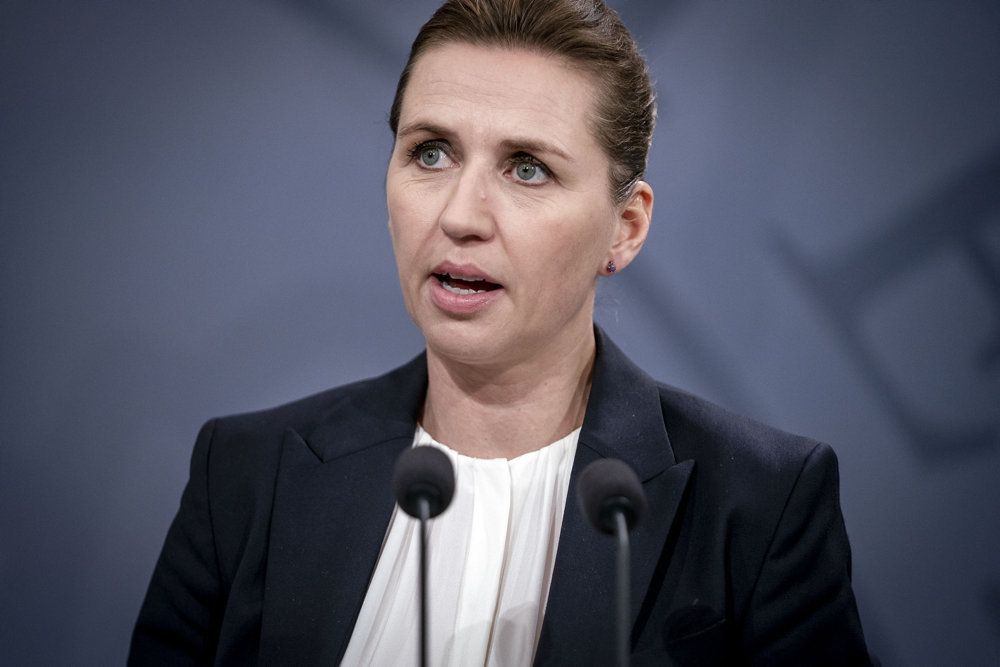 Statsminister Mette Frederiksen forventer, at der skal indføres tiltag mod corona i den kommende tid. (Arkivfoto)