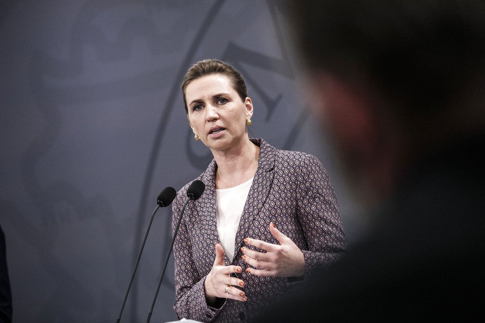 Statsminister Mette Frederiksen (S) holdt pressemøde om coronasituationen i Spejlsalen. Det har vakt opsigt og vrede, at hun blandt andet bad sygeplejerskerne om at yde en ekstra indsats.