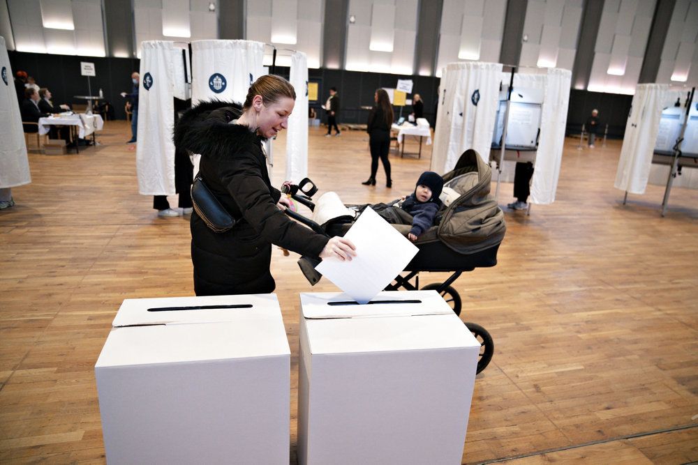 Klokken 12 har omkring hver fjerde stemmeberettigede vælger sat sit kryds ved kommunalvalget. Her er det i Aalborg Kongres & Kulturcenter, der stemmes. Aalborgs stemmeprocent lå på 24,8 procent ved frokosttid.