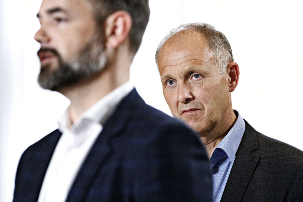 Martin Damm fra Venstre (til højre) står ifølge Altinget til at vippe Socialdemokratiets Jacob Bundsgaard (til venstre) af pinden som formand i Kommunernes Landsforening. (Arkivfoto)