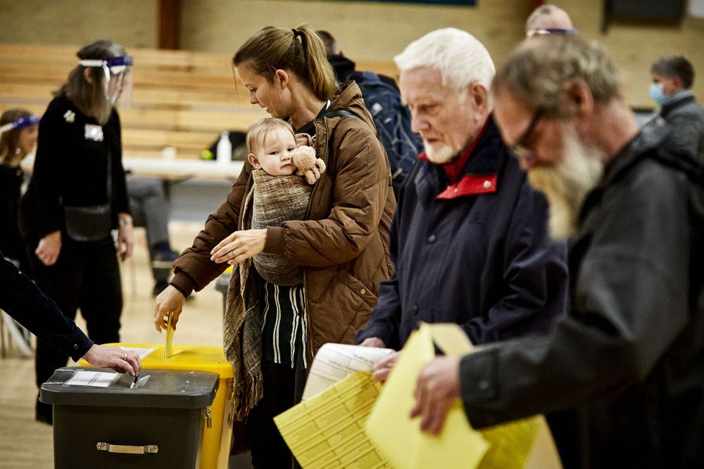 Der har været massiv opbakning til Enhedslisten på Bornholm ved kommunalvalget, hvor partiet får lidt under hver fjerde stemme. Billedet er fra Rønne Idrætshal, der er et af ni valgsteder på klippeøen.