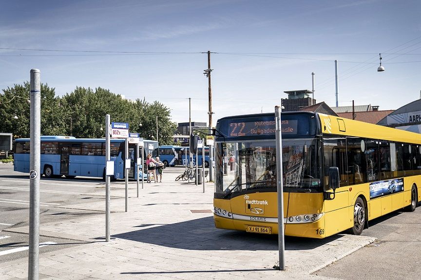 Hvis nogle passagerer er så trætte af mundbindet, at de nægter at tage det på, skal chaufføren ikke tage konflikten, mener trafikselskaber.