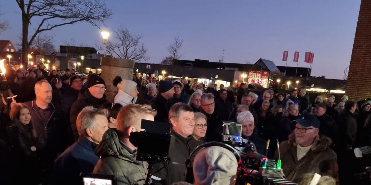 Omkring 600 mennesker viste i går, mandag, deres store utilfredshed med konstitueringen i Gribskov.