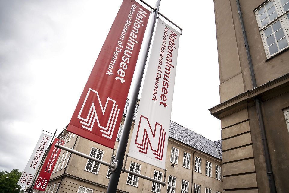Nationalmuseet har behandlet lokalmuseerne med storebror-arrogance, men at det skal være slut nu, ifølge direktøren.
