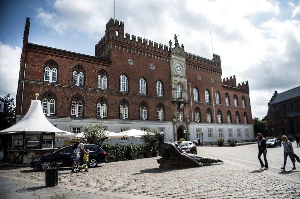 Konstitueringen i Odense Kommune er kommet på plads efter et par hektiske dages forhandlinger.