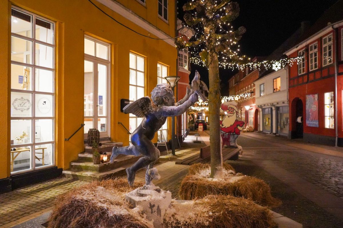 Tidligere tomme butikker og facader i Rudkøbing er blevet til lys, aktiviteter og omsætning.