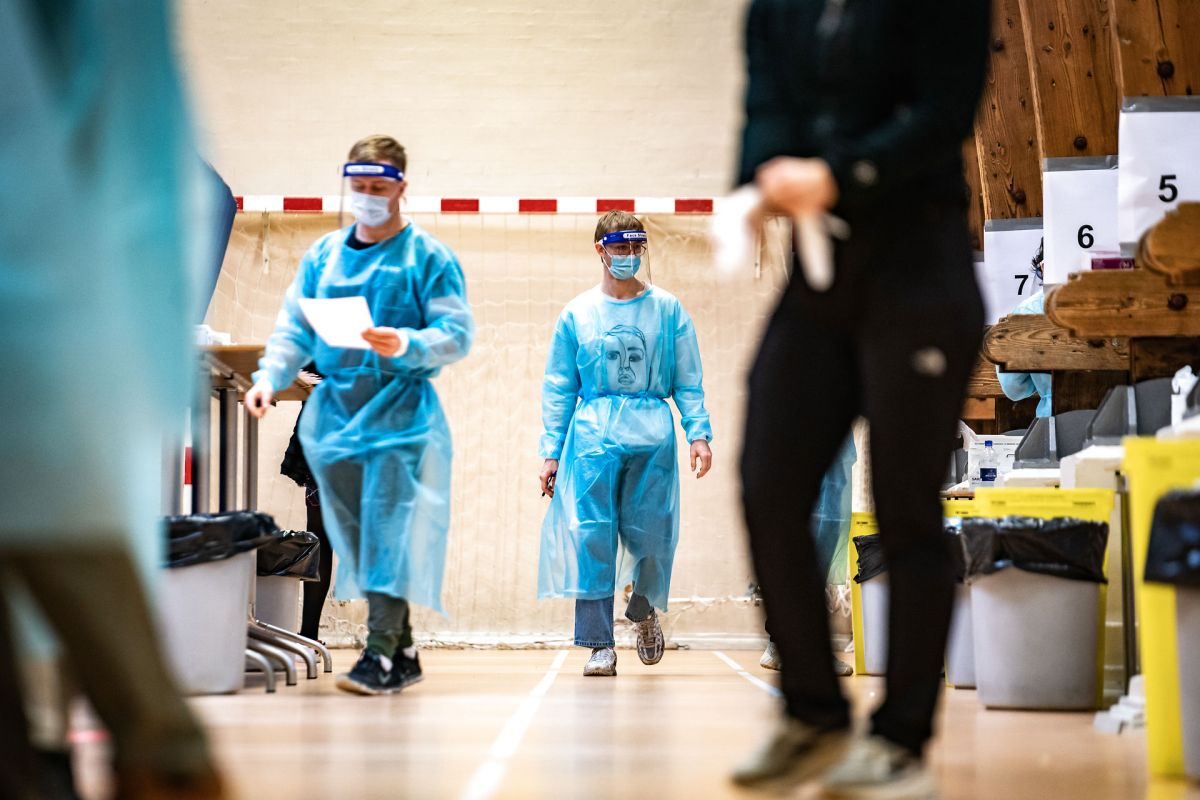 KL og regeringen er enige om, at skolebørn ned til 1. klasse skal testes en gang om ugen.