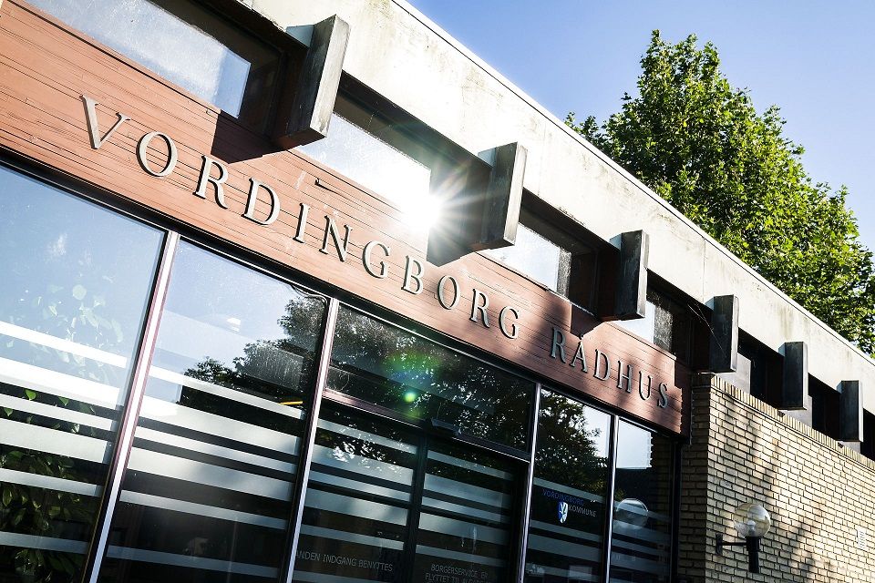 Dansk Folkeparti og De Radikale i Vordingborg har indstillet resten af valgkampen efter et vælgermøde med flere smittede.