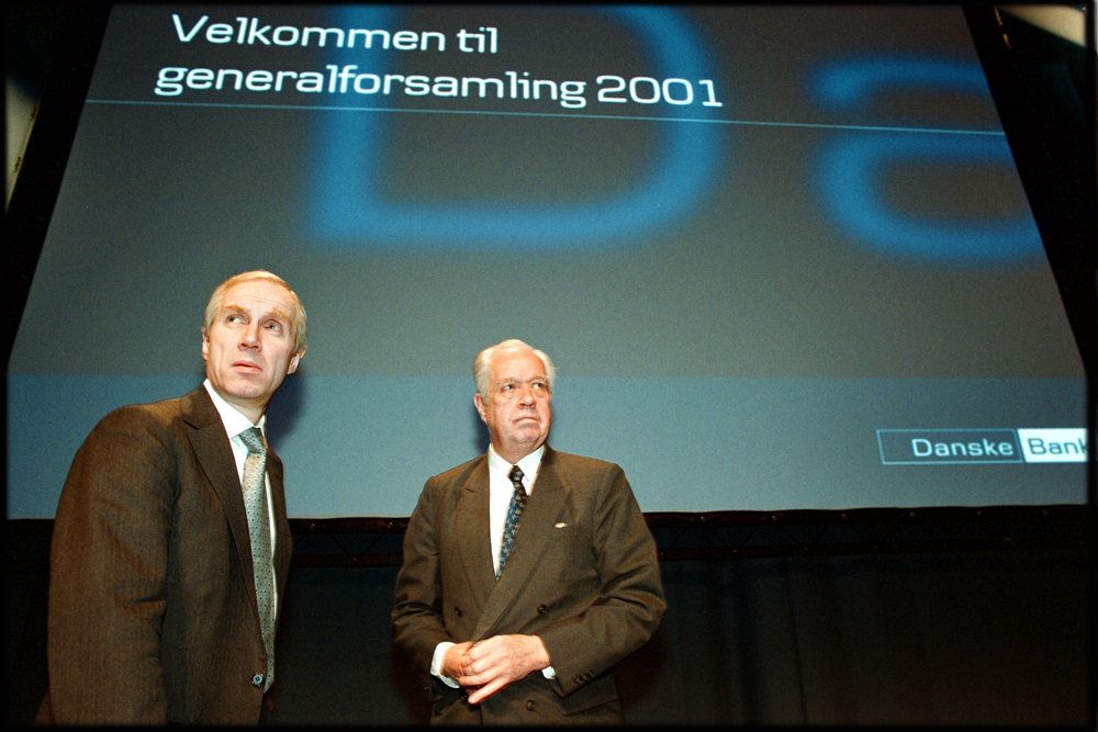Poul Svanholm (th.) i 2001. Han var bestyrelsesformand i Danske Bank fra 1983 til 2003. (Arkivfoto)