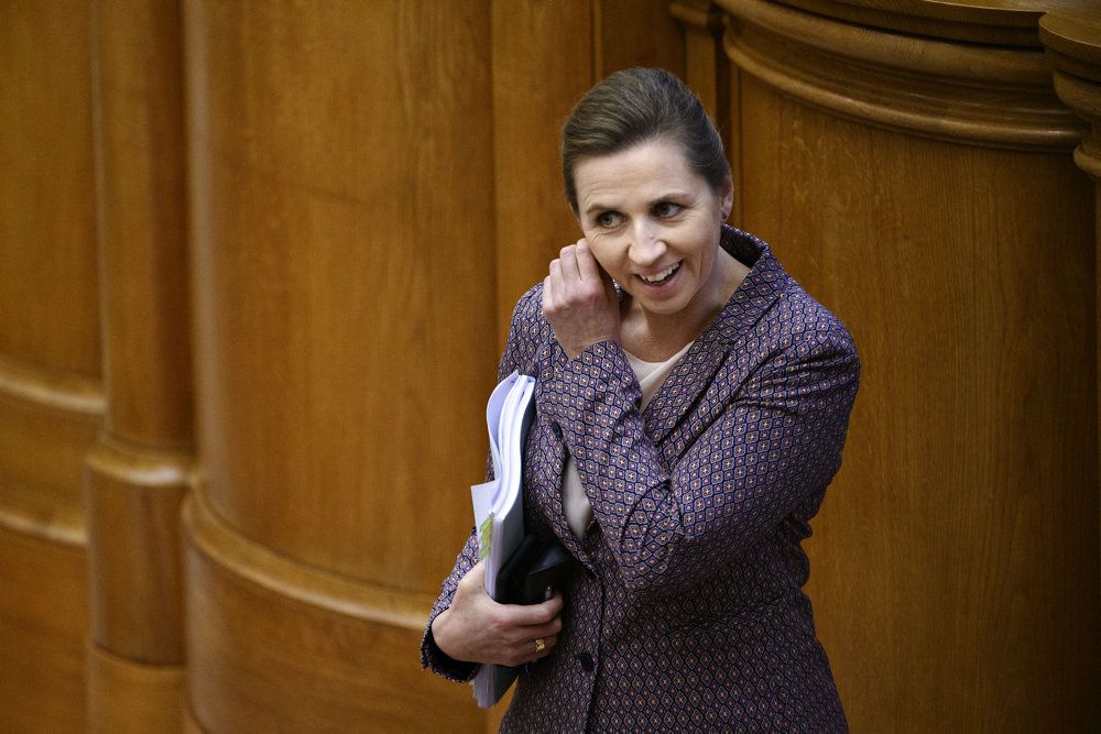 Regeringen holder pressemøde om nye restriktioner efter den stigende coronasmitte klokken 18.30.