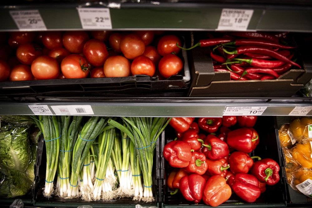 De syv officielle kostråd, som blev præsenteret tidligere i år, opfordrer blandt andet til at spise flere bælgfrugter, mere grønt og mindre kød. De rummer både et hensyn til sundhed, men også til klimaet, og derfor bør offentlige køkkener servere mad, der baseres på kostrådene. (Arkivfoto).