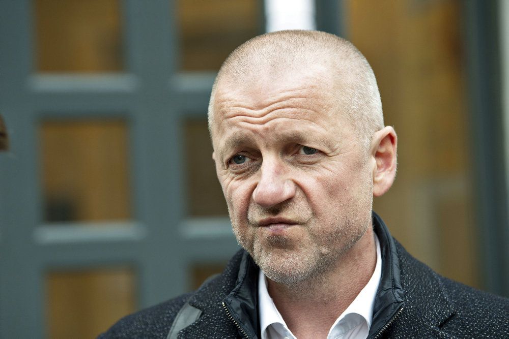 - Vi kan se, at situationen bliver værre og værre ude på vores sygehuse, som er ved at knække af coronapatienter og alt muligt andet. Det haster at få indkaldt til de forhandlinger, siger Martin Geertsen.