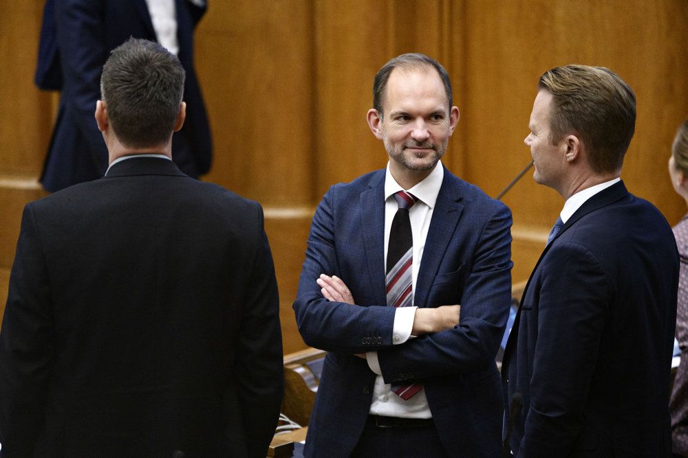 - Selvom man deler den politiske intention, og man kan være politisk enig, så ophører enigheden jo der, hvor man siger, at man kan bryde lovgivningen, eller se stort på de konventioner, siger Jeppe Bruus (S) i debat om Inger Støjberg.