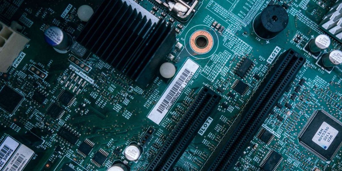Sagsbehandlerne i kommunerne kan ikke længere nøjes med blot at kunne Office-pakken fra Microsoft. Det fastslår kommissions-formand.