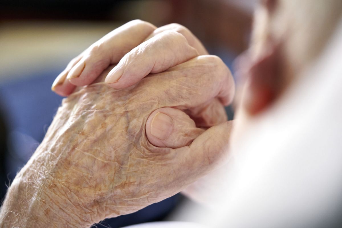 Ældre Sagen, Alzheimerforeningen, Danske Seniorer og Faglige Seniorer har fået en pose penge til at modvirke ensomhed blandt ældre i juleperioden.