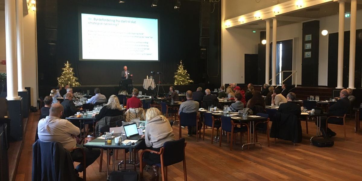 Niels Jørgen Mau, projektchef hos VIVE, holder oplæg om udligningsreformen fra 2020 til NB-Økonomis seminar om udligning.