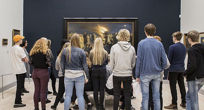 Slots- og Kulturstyrelsen vil gerne lokke flere unge på besøg i museerne. Her ses en skoleklasse på besøg på Skagen Museum.