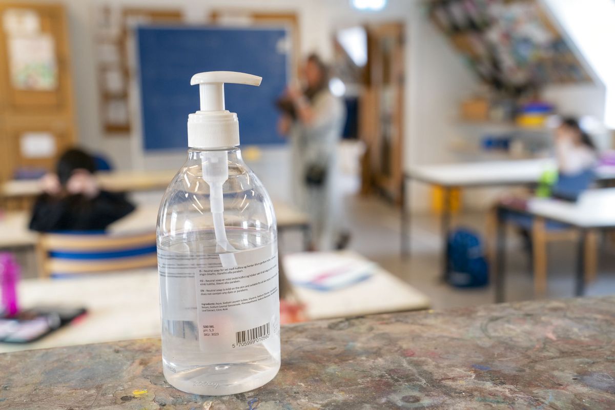 Skoleledernes formand hæfter sig ved, at der ligger en plan klar for genåbninger af skolerne 5. januar.