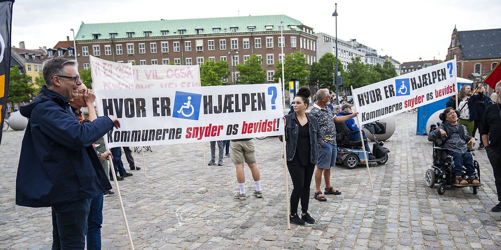 En række handicaporganisationer demonstrerede i sommeren 2021 over økonomiaftalen mellem KL og regeringen. De frygtede, at den ville medføre en nedprioritering af det specialiserede socialområde. Men kommunernes 2022-budgetter viser, at der er fundet penge til at give området et løft.